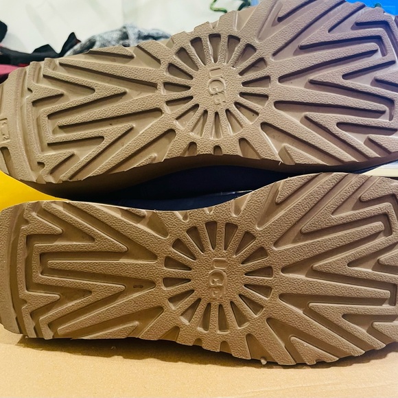 UGG boots with slight heel - Picture 4 of 6